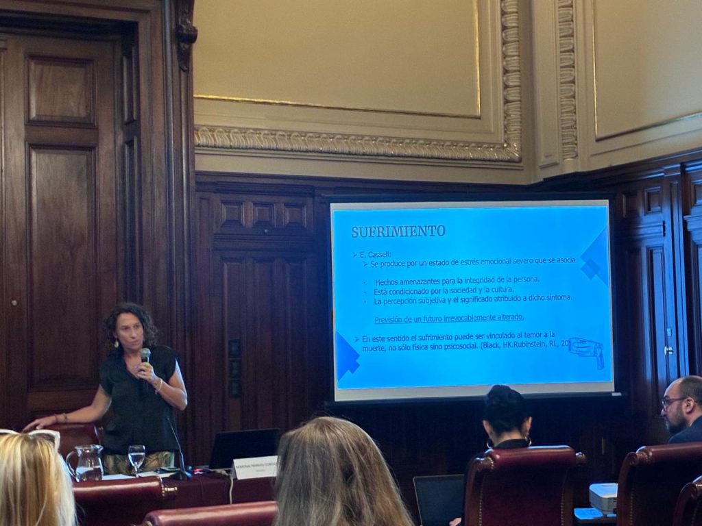 Marina Parras presenta durante el encuentro disciplinario